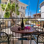 Club - 6 Apartment *
